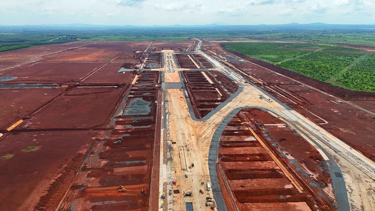 Dự án đã hình thành hàng trăm mũi thi công, với sự tham gia của hơn 6.000 nhân sự cùng 2.200 thiết bị thi công.