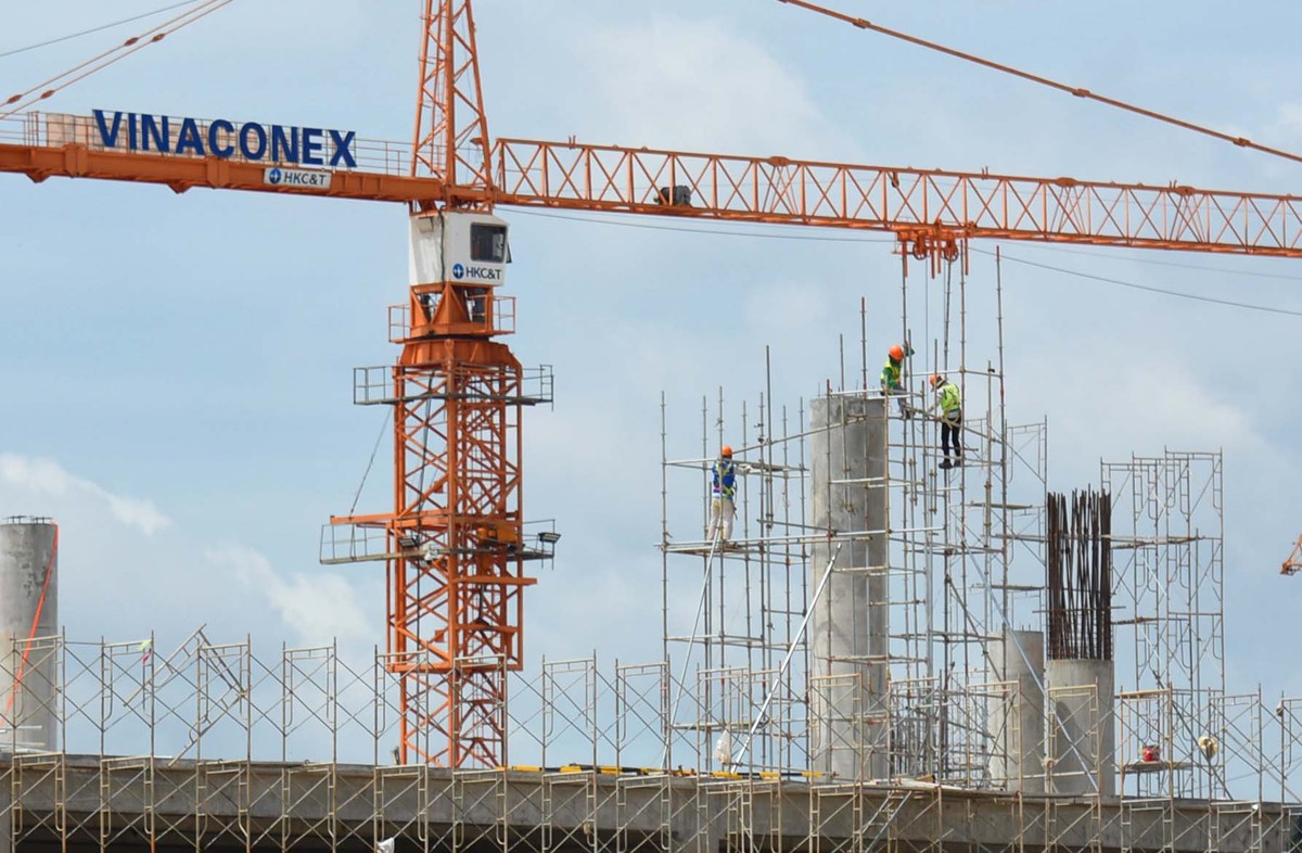 Dự kiến, việc thi công lắp dựng kết cấu thép mái nhà ga hành khách Sân bay Long Thành giai đoạn 1 sẽ được nhà thầu hoàn thành vào cuối tháng 12/2024.