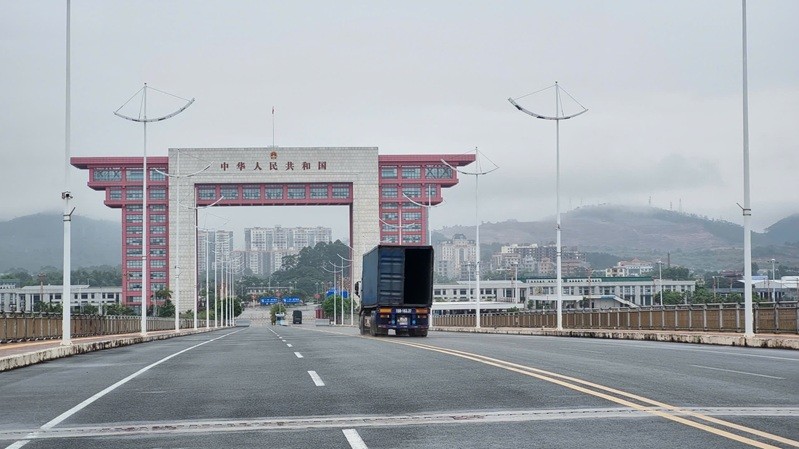 Tuyến vận tải hành khách Nam Ninh (Trung Quốc) - Hạ Long (Việt Nam) được chính thức thực hiện từ ngày 3/9 qua lối thông quan cầu Bắc Luân II. Ảnh: Thanh Tân