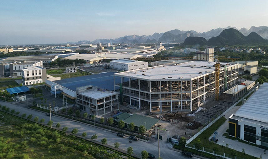 Cất nóc dự án nhà máy sản xuất bao bì cao cấp (CBG)