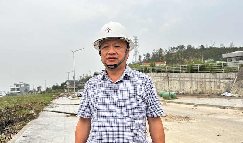 Ông Vũ Anh Phương, Phó tổng giám đốc EVNNPC cũng cho hay, Tổng công ty đang dồn lực phục hồi sớm lưới điện cấp điện trở lại cho Quảng Ninh, cố gắng đến 20/9 cơ bản cấp điện cho sản xuất và tiêu dùng trên địa bàn tỉnh Quảng Ninh.