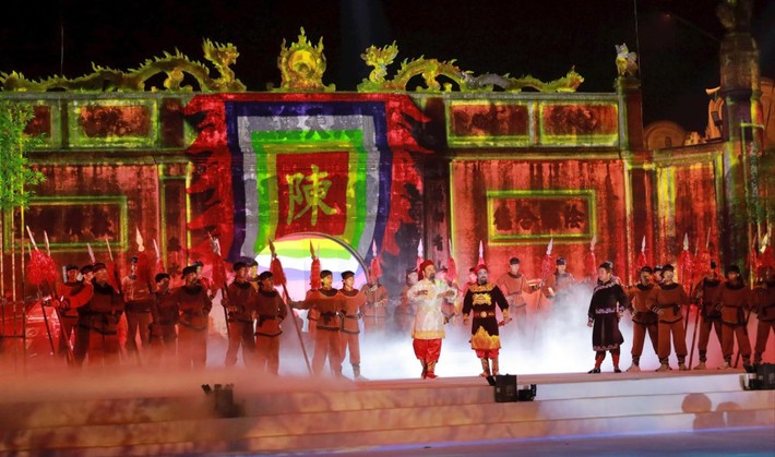 Chương trình nghệ thuật tại Lễ tưởng niệm 724 năm ngày mất của Anh hùng dân tộc Trần Hưng Đạo và khai hội mùa thu Côn Sơn - Kiếp Bạc 2024. Ảnh: Huy Tuấn