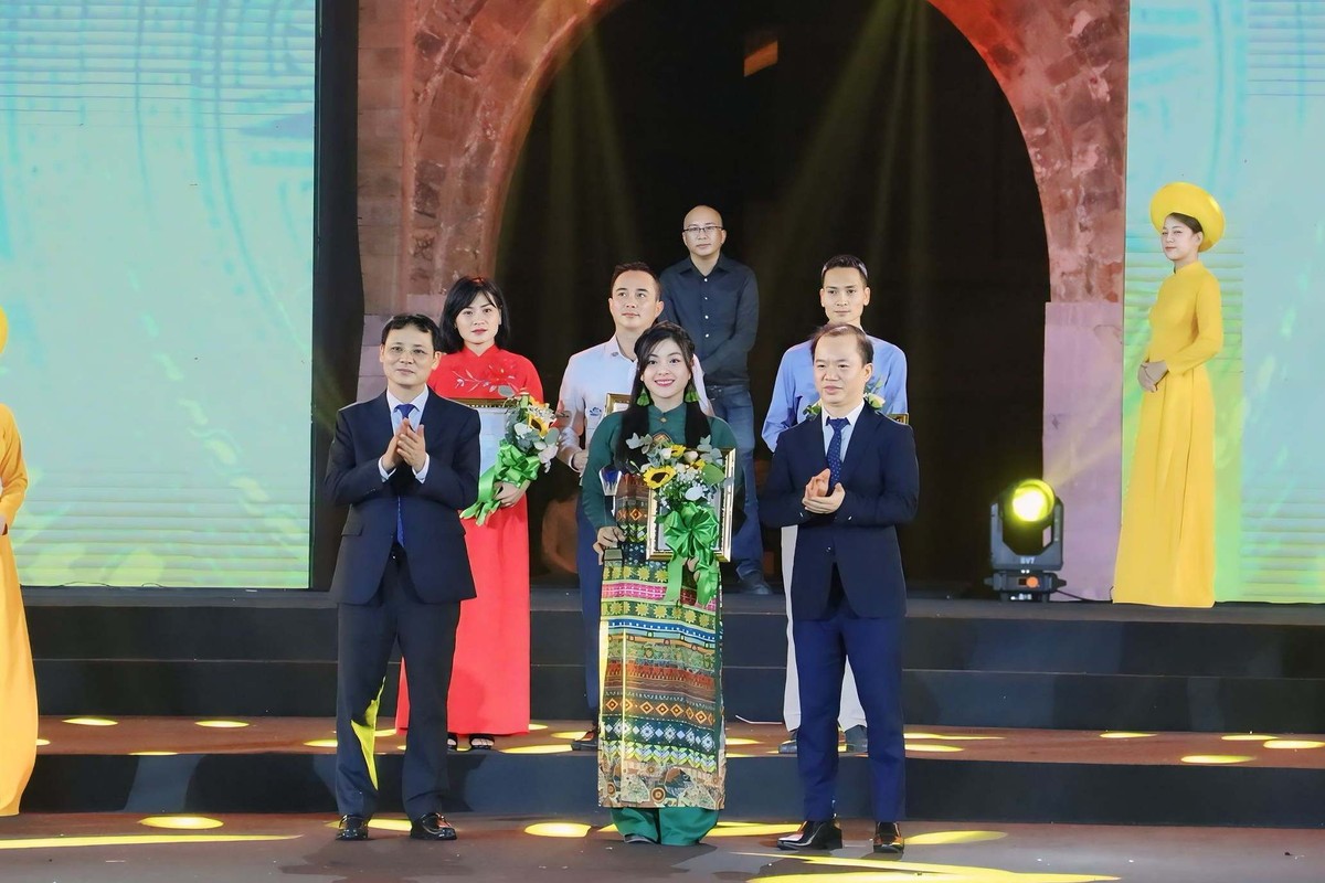 Tác phẩm Megastory: “Có một “tổ ấm” mang tên Hà Nội” của tác giả Hồ Hạ (Phùng Thị Hồng Hạnh) đoạt giải C. Ảnh: Nguyễn Linh Tác phẩm Megastory: “Có một “tổ ấm” mang tên Hà Nội” của tác giả Hồ Hạ (Phùng Thị Hồng Hạnh) đoạt giải C. Ảnh: Nguyễn Linh