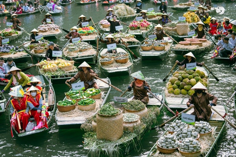 Ninh Bình nổi tiếng với những lễ hội sông nước ngập tràn màu sắc và thấm đượm văn hóa dân tộc