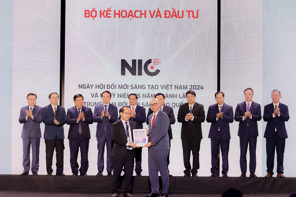 Tại sự kiện, NIC đã công bố một số hợp tác với các đối tác trong đào tạo nguồn nhân lực cho ngành AI và bán dẫn, sản xuất thông minh trước sự chứng kiến của Thủ tướng Chính phủ và các lãnh đạo.