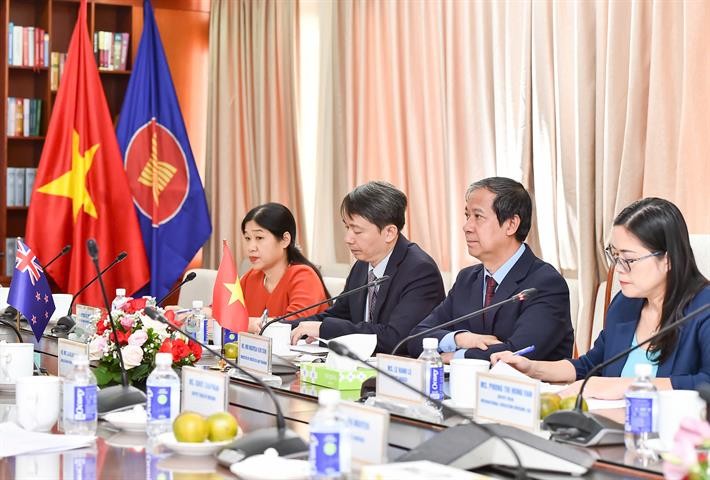 Bộ trưởng thông tin: Trong khuôn khổ chuyến thăm chính thức của Thủ tướng Phạm Minh Chính và đoàn đại biểu cấp cao Việt Nam tới New Zealand vào tháng 3/2024, trước sự chứng kiến của Thủ tướng hai nước, Bộ GD&amp;ĐT Việt Nam và Bộ Giáo dục Cao đẳng, Đại học và Kỹ năng New Zealand đã ký kết thoả thuận hợp tác về giáo dục giữa hai nước.