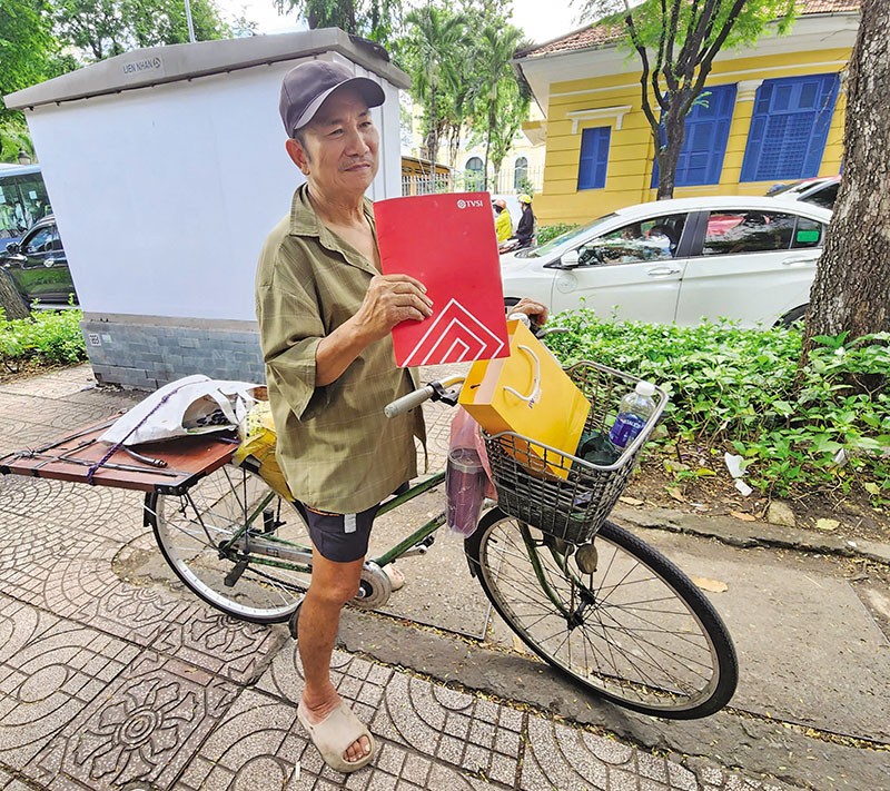 Ông N.A.Tú ở TP.HCM, làm nghề lượm ve chai, bị “dụ” mua trái phiếu Vạn Thịnh Phát và trở thành bị hại trong đại án lớn nhất lịch sử tố tụng Việt Nam.