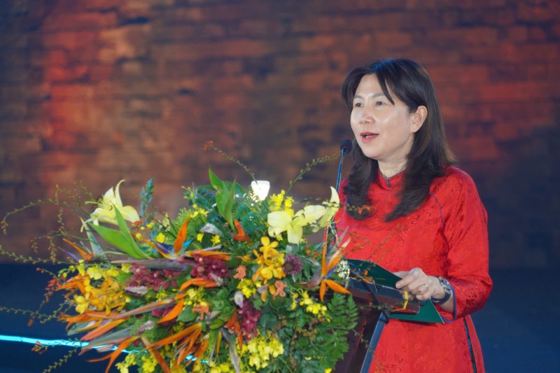 Bà Đặng Hương Giang, Giám đốc Sở Du lịch Hà Nội phát biểu tại Lễ bế mạc Lễ hội Áo dài Du lịch Hà Nội 2024. Bà Đặng Hương Giang, Giám đốc Sở Du lịch Hà Nội phát biểu tại Lễ bế mạc Lễ hội Áo dài Du lịch Hà Nội 2024.