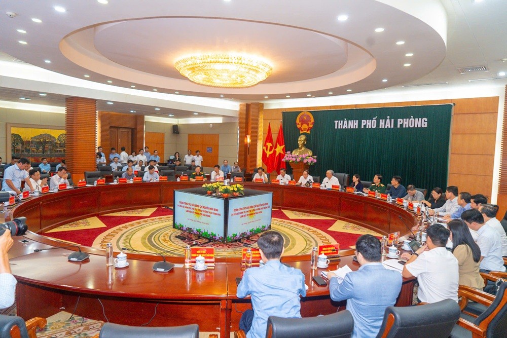 Toàn cảnh buổi làm việc.