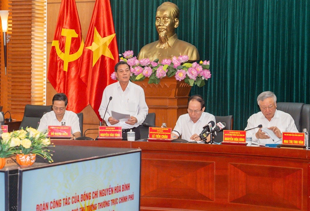 Ông Nguyễn Văn Tùng, Chủ tịch UBND TP. Hải Phòng báo cáo tại buổi làm việc.