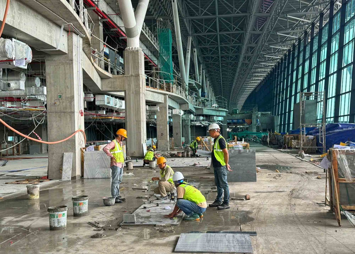 Nhộn nhịp thi công.