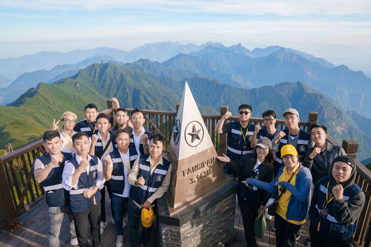 Các nhân viên Sun Group tại Fansipan Legend (Sa Pa) Các nhân viên Sun Group tại Fansipan Legend (Sa Pa)