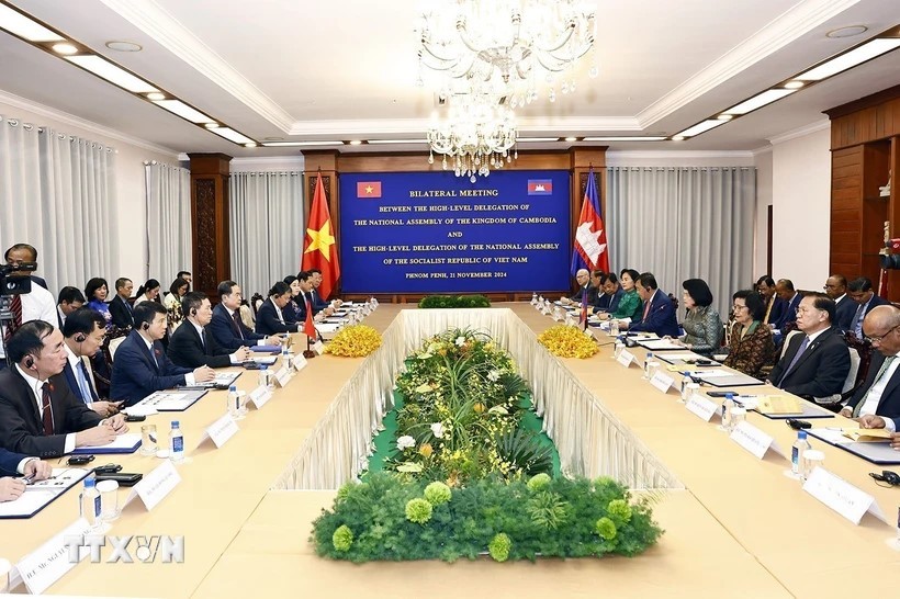 Chủ tịch Quốc hội Trần Thanh Mẫn hội đàm với Chủ tịch Quốc hội Campuchia Samdech Khuon Sudary. Ảnh: TTXVN