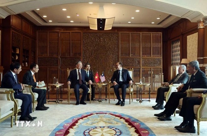 Tổng Bí thư Tô Lâm và Thủ tướng Malaysia Anwar Ibrahim hội đàm hẹp. Ảnh: TTXVN Tổng Bí thư Tô Lâm và Thủ tướng Malaysia Anwar Ibrahim hội đàm hẹp. Ảnh: TTXVN