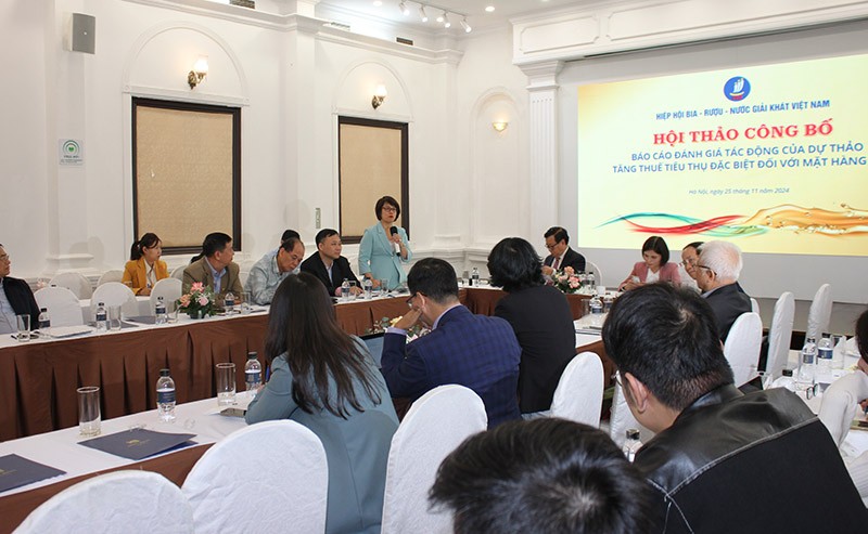 Bà Trần Ngọc Ánh, Giám đốc Ngoại vụ cấp cao của Heineken Việt Nam phát biểu tại Hội thảo.