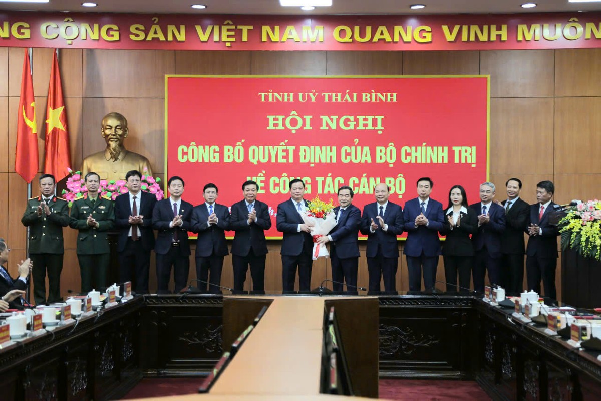 Ban Thường vụ Tỉnh ủy Thái Bình chúc mừng tân Bí thư Tỉnh ủy Nguyễn Khắc Thận