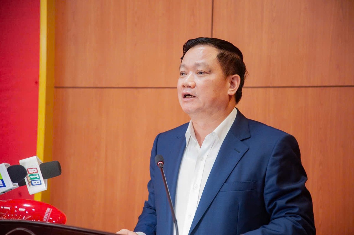 Ông Nguyễn Khắc Thận, Bí thư Tỉnh ủy, Chủ tịch UBND tỉnh Thái Bình phát biểu tại hội nghị