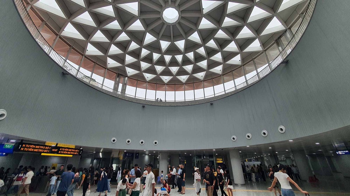 Ga Bến Thành không chỉ là một công trình giao thông mà còn góp phần thay đổi diện mạo đô thị TP.HCM, hướng tới một thành phố hiện đại và bền vững.