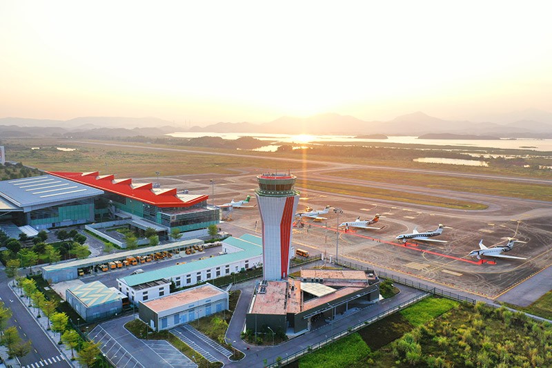 Sân bay quốc tế Vân Đồn - sân bay tư nhân đầu tiên của Việt Nam do Sun Group đầu tư xây dựng.