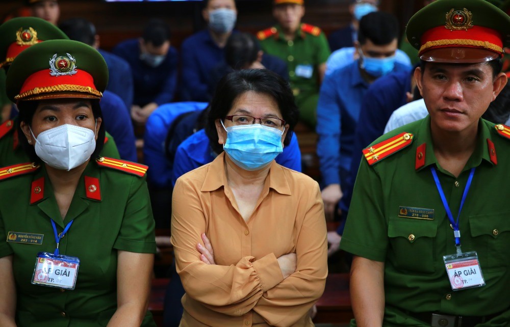 Bị cáo Đỗ Thị Nhàn (cựu Cục trưởng Cục Thanh tra, giám sát ngân hàng II thuộc Ngân hàng Nhà nước) nhận hối lộ 5,2 triệu USD