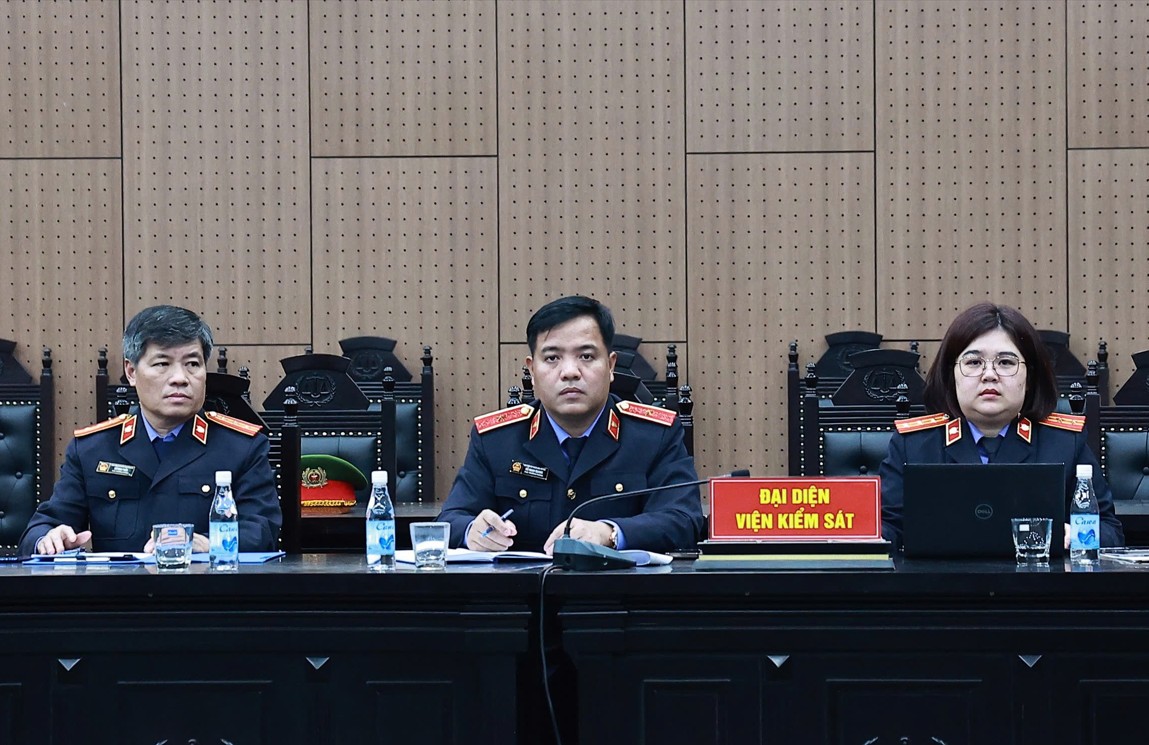 Đại diện Viện Kiểm sát Nhân dân TP. Hà Nội thực hành quyền công tố và kiểm sát xét xử phiên tòa.