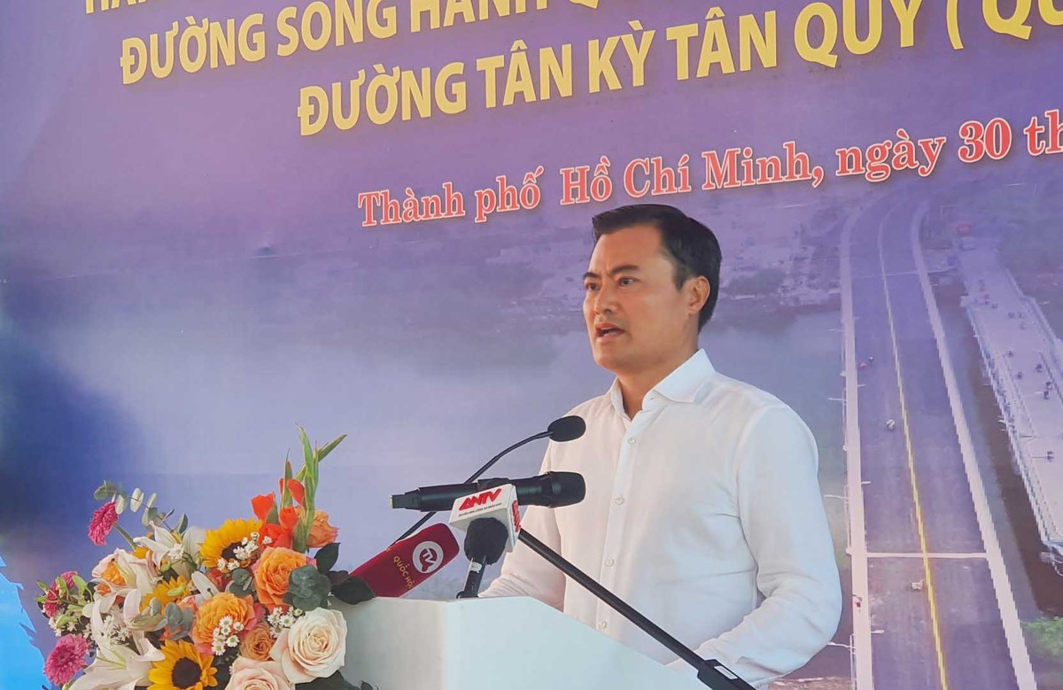 Ông Bùi Xuân Cường, Phó chủ tịch UBND TP.HCM yêu cầu, sau khi thông xe ,TCIP cùng các nhà thầu, tư vấn tiếp tục thi công hoàn thành các hạng mục tại khu vực giao lộ Nguyễn Văn Linh- Nguyễn Hữu Thọ để đưa toàn bộ nút giao này vào hoạt động trước ngày 20/01/2025.