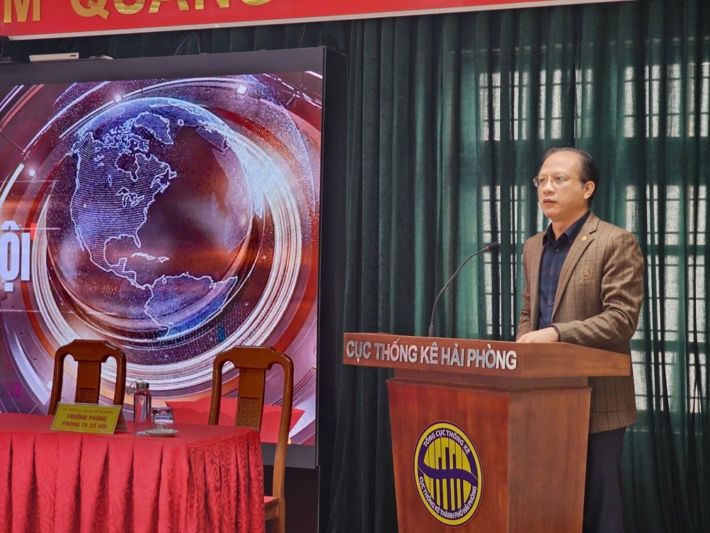 Ông Lê Gia Phong, Cục trưởng Cục Thống kê Hải Phòng thông tin về kinh tế - xã hội TP. Hải Phòng năm 2024 tại cuộc họp báo. Ảnh: Thanh Sơn Ông Lê Gia Phong, Cục trưởng Cục Thống kê Hải Phòng thông tin về kinh tế - xã hội TP. Hải Phòng năm 2024 tại cuộc họp báo. Ảnh: Thanh Sơn