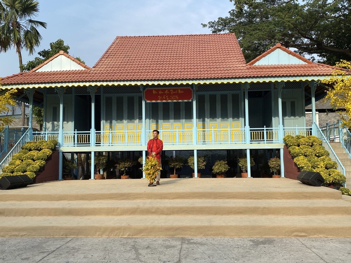 Ông Nguyễn Hồng Phúc, Giám đốc Nhà văn hoá Thanh niên TP.HCM chia sẻ: “Lễ hội sẽ là một không gian văn hóa rực rỡ, sinh động và gợi lên nhiều cảm xúc ấm áp, để mọi người có thể bày tỏ lòng yêu thương với gia đình và bạn bè trong khoảng thời gian chuyển giao năm cũ, năm mới.”