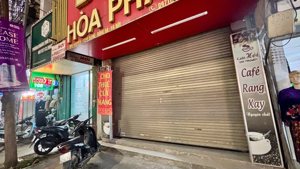 Tiếp nối phố Tôn Đức Thắng, tuyến phố Nguyễn Lương Bằng (quận Đống Đa) cũng chứng kiến nhiều nhãn hàng ồ ạt trả mặt bằng kinh doanh.