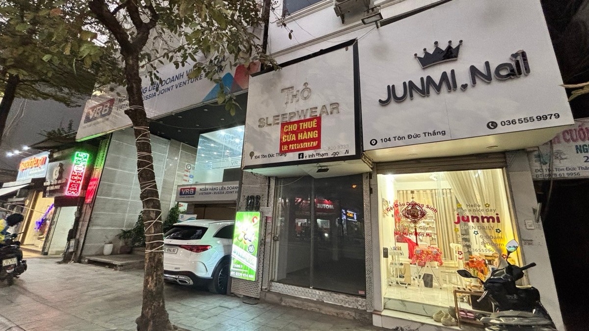 Vị chuyên gia của VARS cũng chỉ ra thêm một số nhược điểm của đa phần nhà phố tại khu vực trung tâm, chẳng hạn như mặt tiền và diện tích tương đối hẹp, không có chỗ đỗ xe. Điều này sẽ làm giảm trải nghiệm mua sắm của khách hàng.