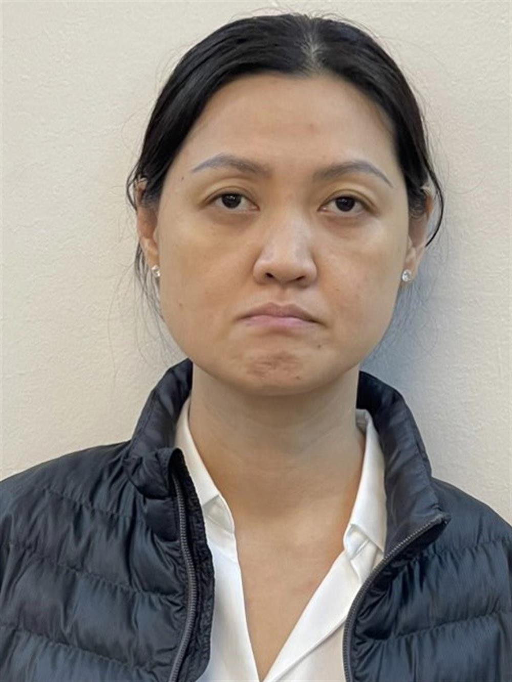 Đưa hối lộ hơn 20 tỷ đồng, Tô Mỹ Ngọc, Chủ tịch HĐQT Công ty Giấy Phùng Vĩnh Hưng và Công ty Giấy CP bị phạt 5 năm 6 tháng tù. Đưa hối lộ hơn 20 tỷ đồng, Tô Mỹ Ngọc, Chủ tịch HĐQT Công ty Giấy Phùng Vĩnh Hưng và Công ty Giấy CP bị phạt 5 năm 6 tháng tù.