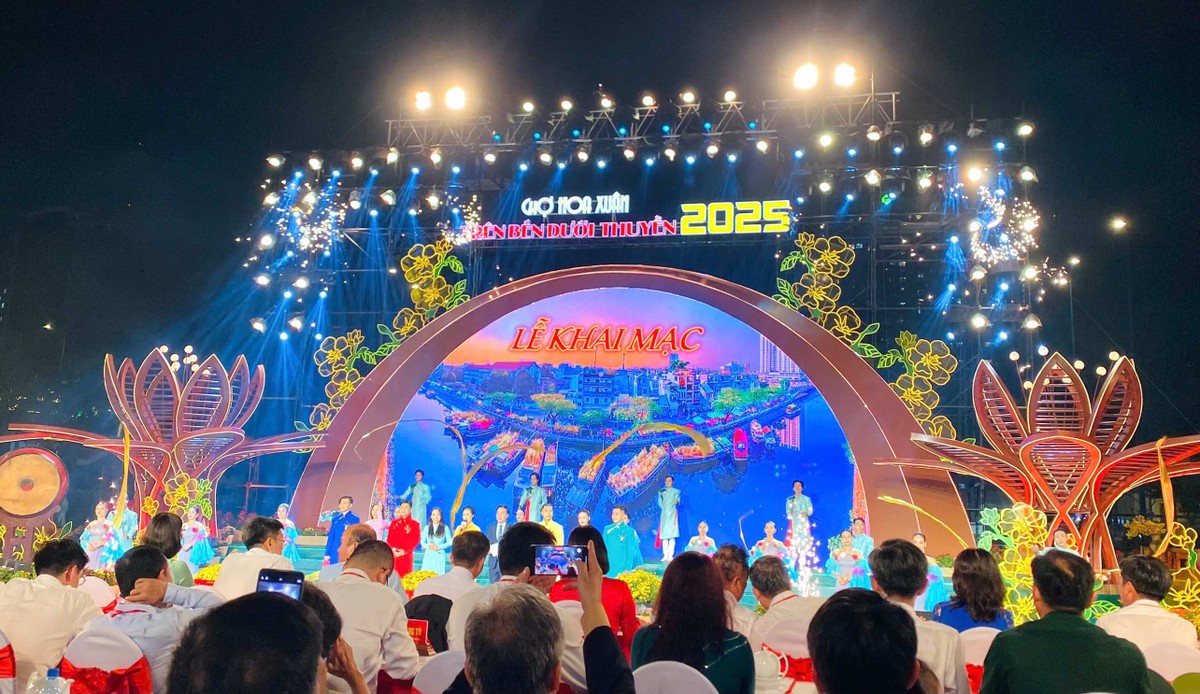 Khai mạc chợ hoa xuân “Trên bến dưới thuyền” Tết Ất Tỵ 2025.