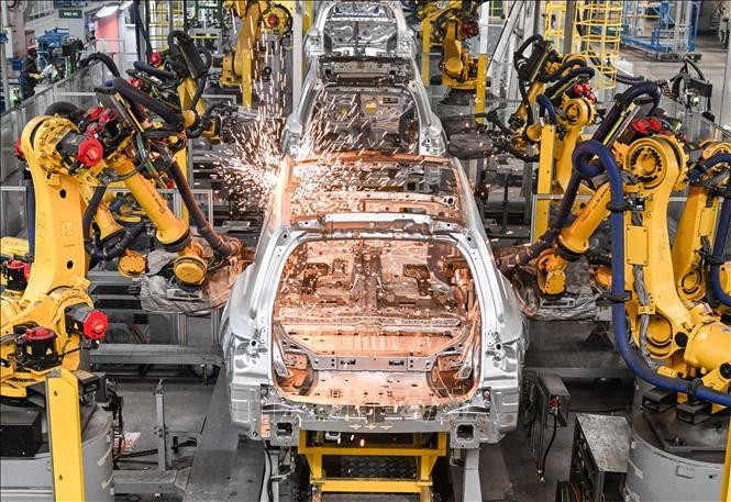 Ô tô điện được sản xuất tại nhà máy ở tỉnh Giang Tô, Trung Quốc. Ảnh: THX/TTXVN