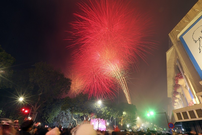 Thời tiết đêm giao thừa rất thuận lợi cho việc chiêm ngưỡng pháo hoa