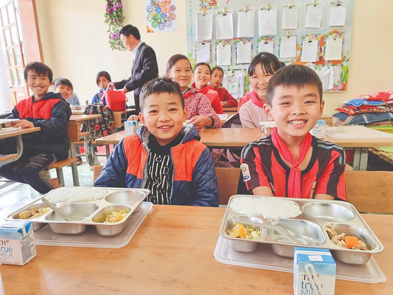 Các sản phẩm của TH đều “Vì sức khỏe cộng đồng”, “Hoàn toàn từ thiên nhiên”, khẳng định vị thế vững chắc của TH là một “chuyên gia dinh dưỡng” Các sản phẩm của TH đều “Vì sức khỏe cộng đồng”, “Hoàn toàn từ thiên nhiên”, khẳng định vị thế vững chắc của TH là một “chuyên gia dinh dưỡng”