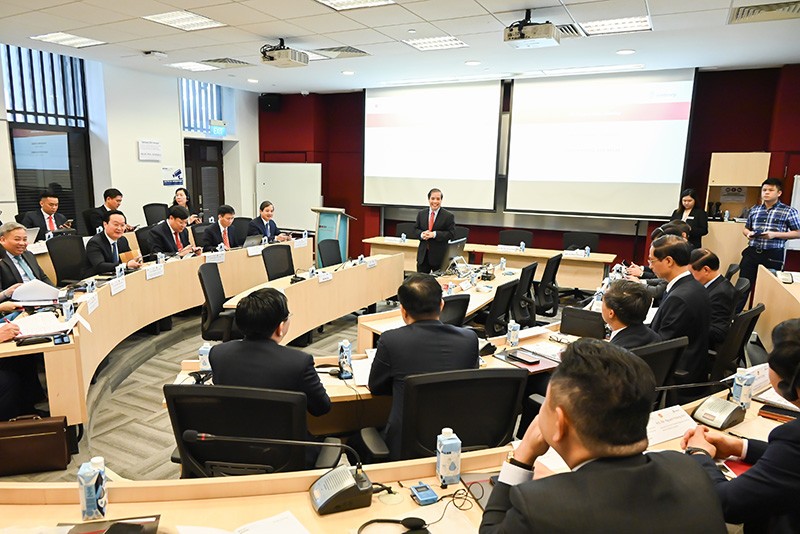 GS-TS. Vũ Minh Khương trao đổi tại Lớp Bồi dưỡng, cập nhật kiến thức, kỹ năng đối với cán bộ quy hoạch Ủy viên Ban Chấp hành Trung ương Đảng khóa XIV (tháng 8/2024) GS-TS. Vũ Minh Khương trao đổi tại Lớp Bồi dưỡng, cập nhật kiến thức, kỹ năng đối với cán bộ quy hoạch Ủy viên Ban Chấp hành Trung ương Đảng khóa XIV (tháng 8/2024)