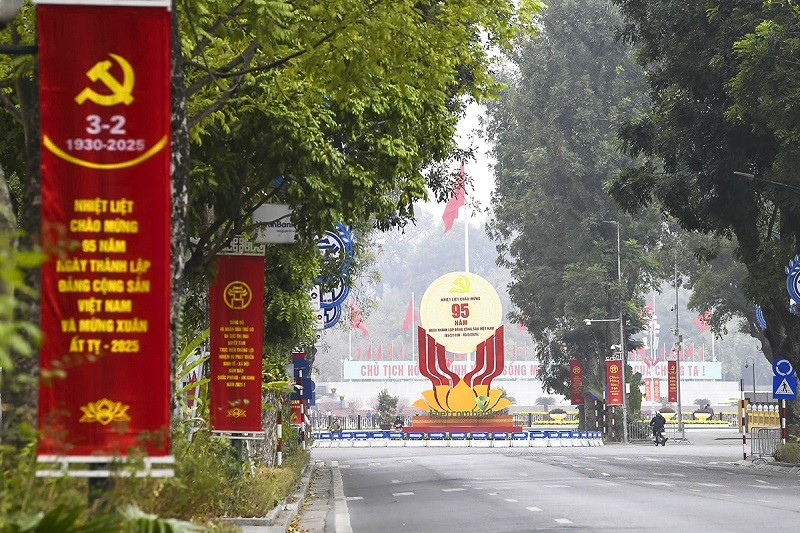 Tuyến đường Điện Biên Phủ rực rỡ cờ hoa