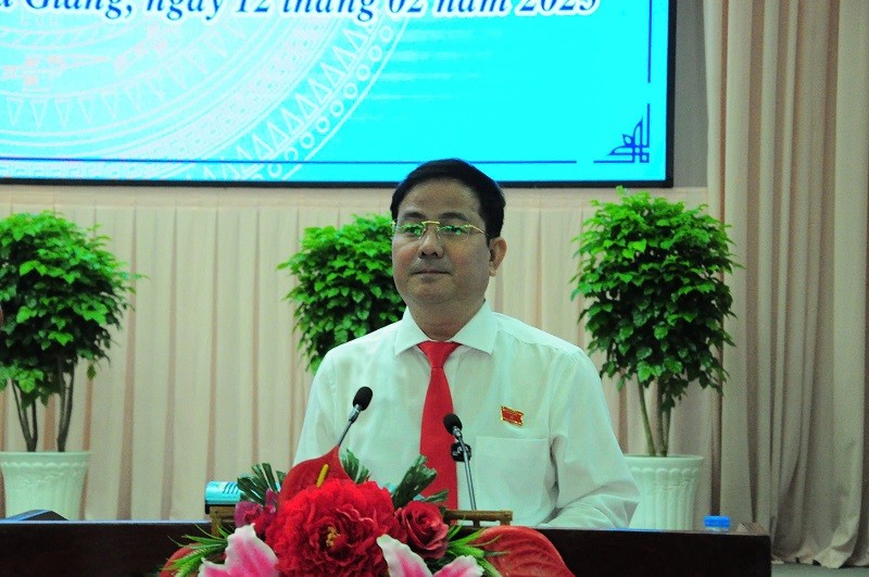 Tân Chủ tịch UBND tỉnh Hậu Giang Trần Văn Huyến phát biểu nhận nhiệm vụ