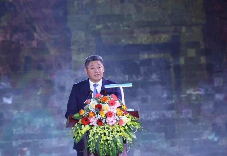 Phó chủ tịch UBND TP. Hà Nội Nguyễn Mạnh Quyền phát biểu khai mạc buổi Lễ.