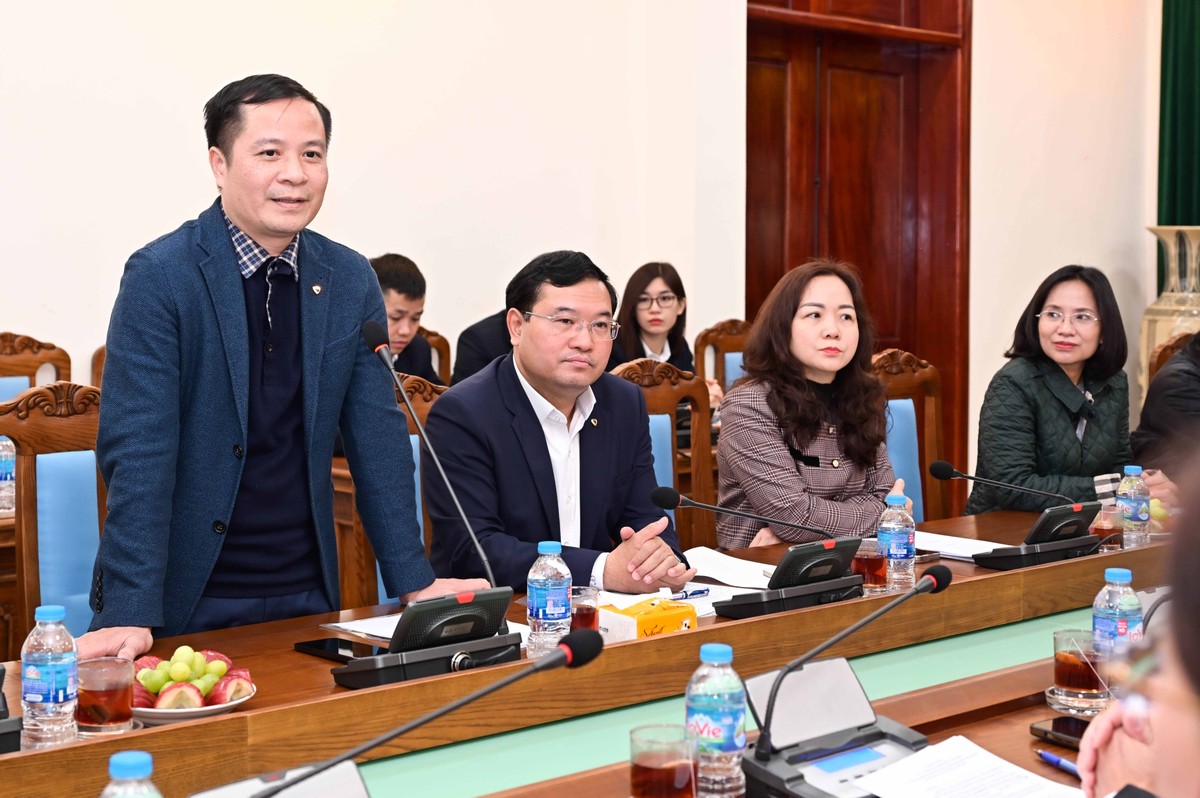 Ông Lê Hoàng Tùng, Phó tổng giám đốc, đại diện Vietcombank phát biểu tại chương trình Ông Lê Hoàng Tùng, Phó tổng giám đốc, đại diện Vietcombank phát biểu tại chương trình