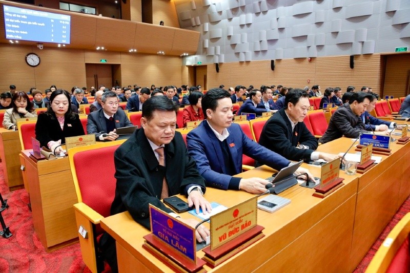 Các đại biểu tham gia biểu quyết. Các đại biểu tham gia biểu quyết.