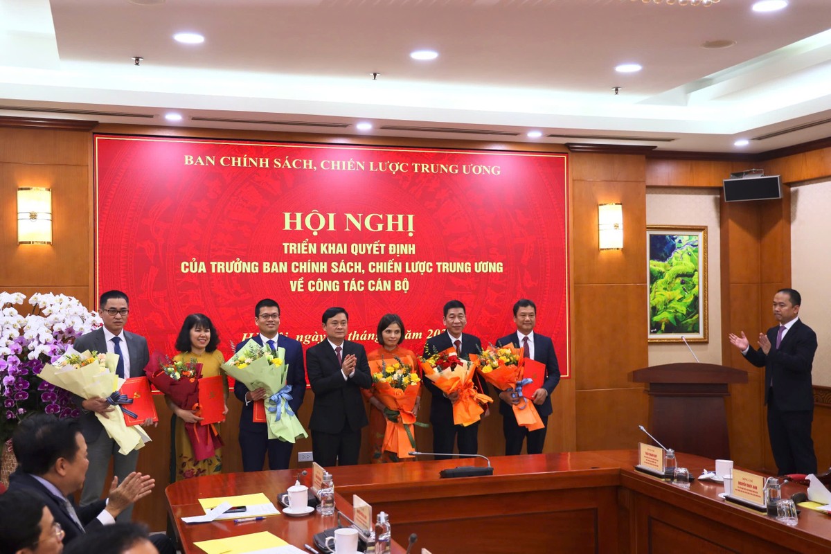 Viện Nghiên cứu Chính sách và Chiến lược có 6 đơn vị trực thuộc