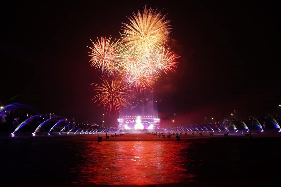 Show trình diễn nhạc nước đẳng cấp kết hợp pháo hoa ra mắt dịp Tết Nguyên Đán vừa qua tại Sun Urban City Hà Nam