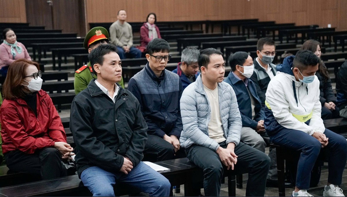 Các bị cáo trong phiên tòa sơ thẩm.
