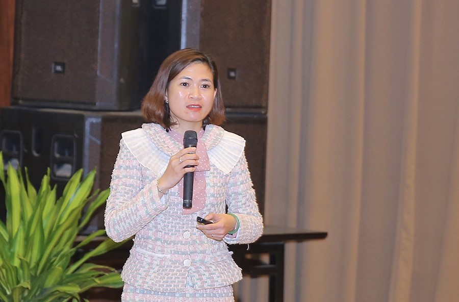 TS. Trần Nhật Lam Duyên, Trường Khoa học liên ngành và Nghệ thuật - Đại học Quốc gia Hà Nội (VNU-SIS) tham luận tại hội thảo.