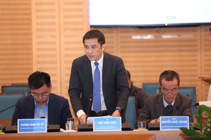 TS. Đậu Anh Tuấn, Phó Tổng Thư ký, Trưởng Ban pháp chế, Liên đoàn Thương mại và Công nghiệp Việt Nam (VCCI) tham luận tại Hội thảo.