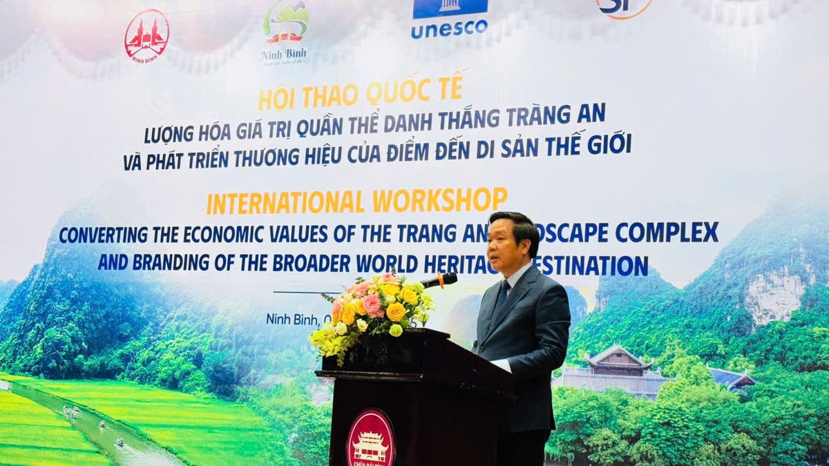 Ông Phạm Quang Ngọc, Phó Bí thư Tỉnh uỷ, Chủ tịch UBND tỉnh phát biểu chào mừng Hội thảo.