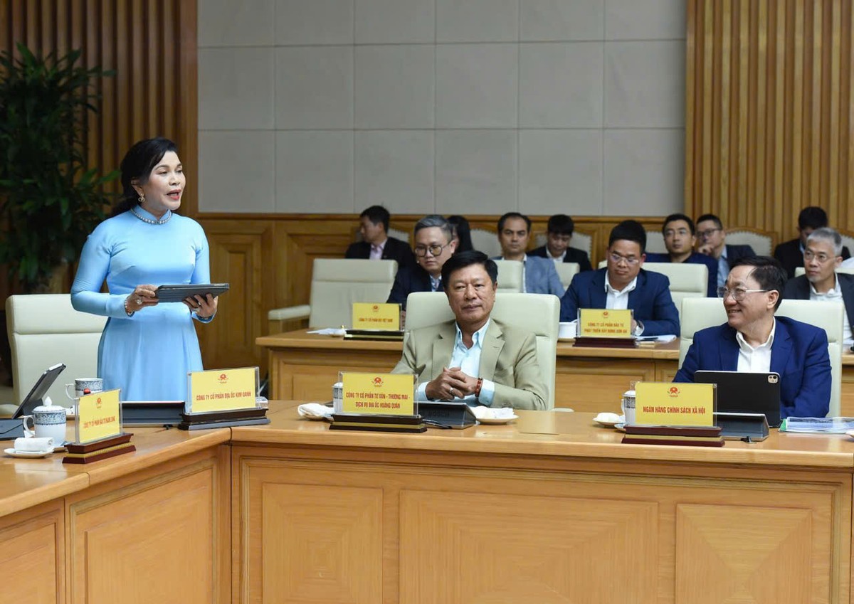 Bà Đặng Thị Kim Oanh, Chủ tịch Kim Oanh Group phát biểu tại Hội nghị trực tuyến toàn quốc về phát triển nhà ở xã hội. Bà Đặng Thị Kim Oanh, Chủ tịch Kim Oanh Group phát biểu tại Hội nghị trực tuyến toàn quốc về phát triển nhà ở xã hội.