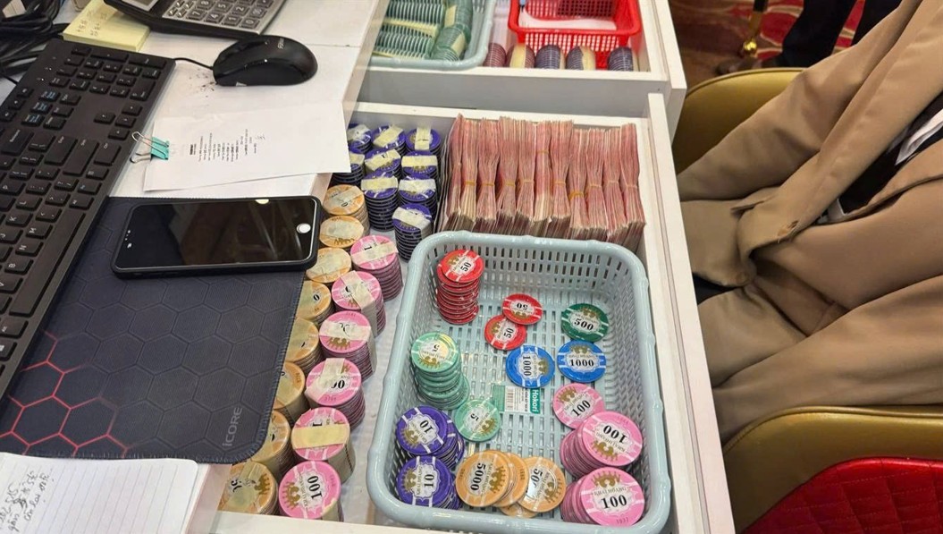 Lực lượng chức năng thu giữ nhiều tiền mặt và phỉnh, quy đổi trị giá khoảng 720 tỷ đồng.