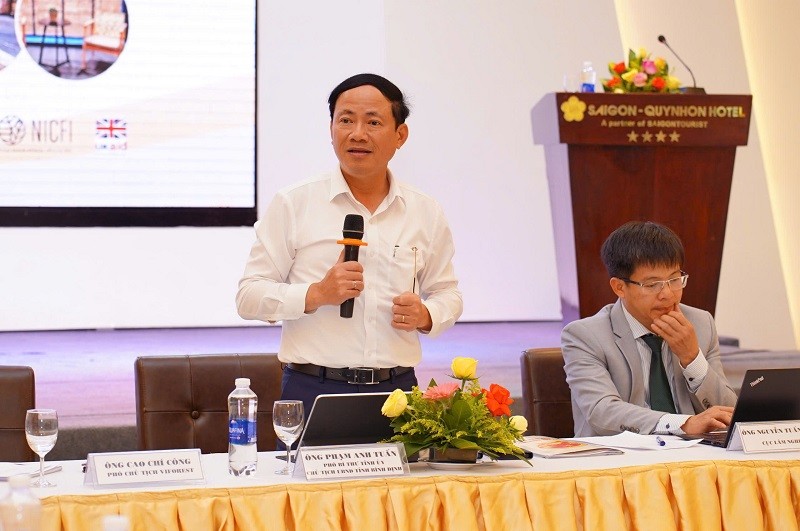 Ông Phạm Anh Tuấn, Chủ tịch UBND tỉnh Bình Định cho rằng đến lúc ngành gỗ phải thay đổi để bắt kịp xu hướng và yêu cầu mới. Ông Phạm Anh Tuấn, Chủ tịch UBND tỉnh Bình Định cho rằng đến lúc ngành gỗ phải thay đổi để bắt kịp xu hướng và yêu cầu mới.